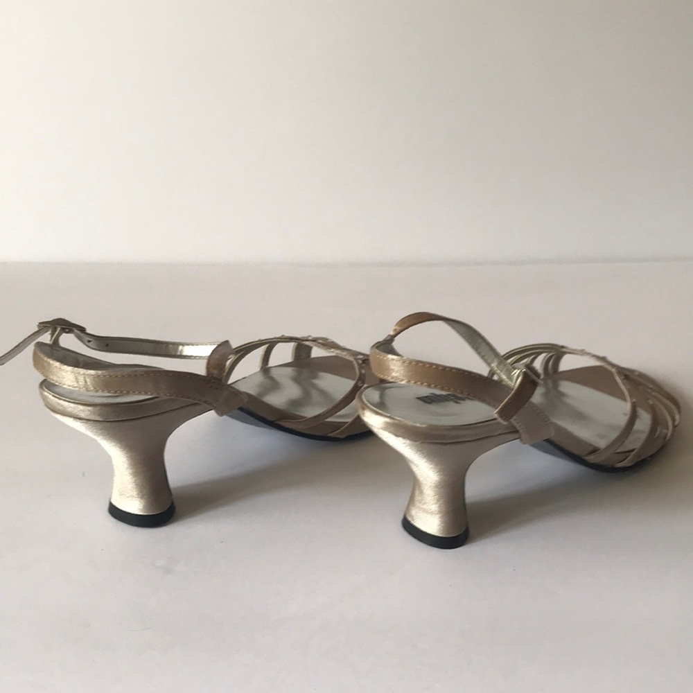 Womens Unlisted by Kenneth Cole sandal